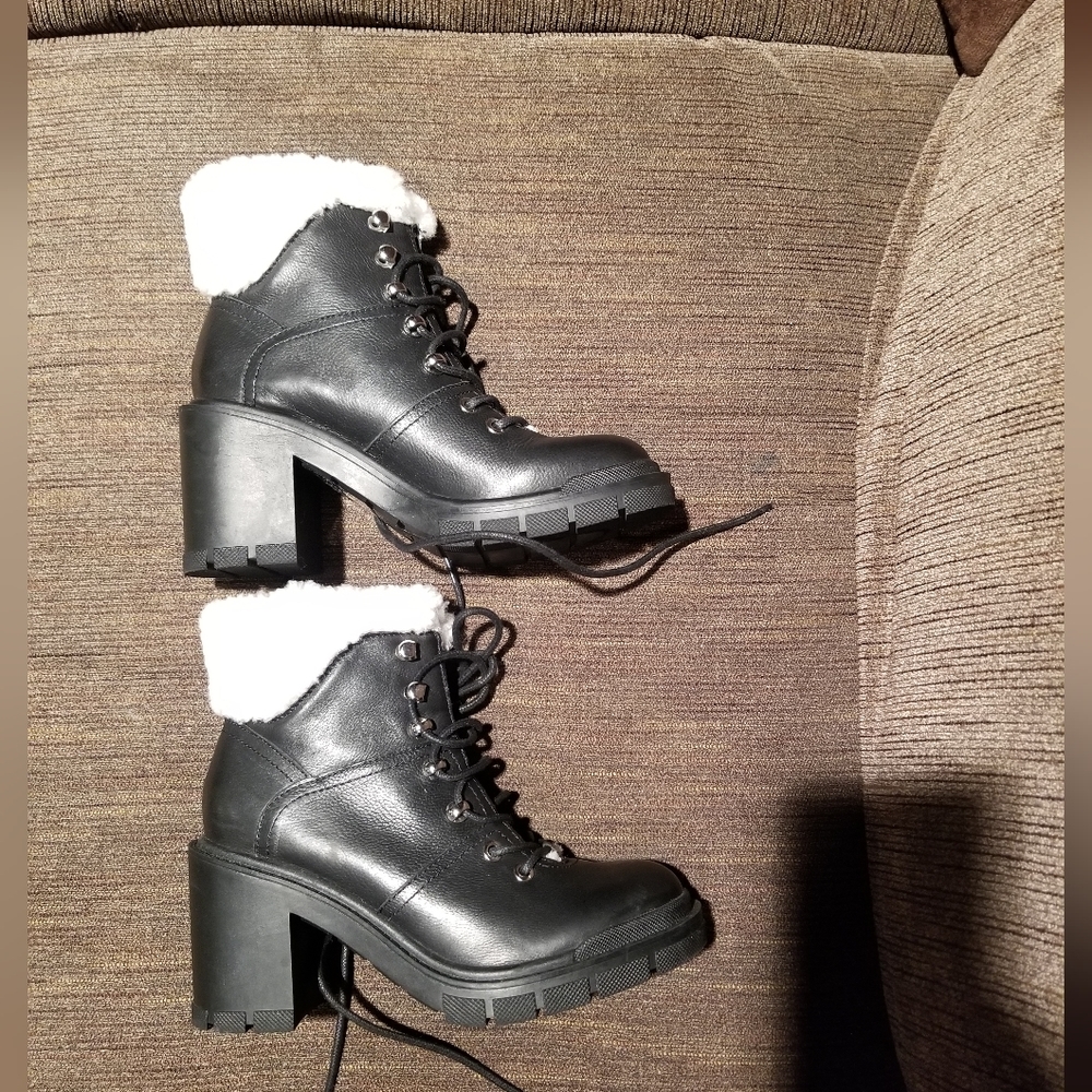 Marc Fisher Sheep fue Bootie Color Black/White  Size 6 1/2 - Picture 4 of 9